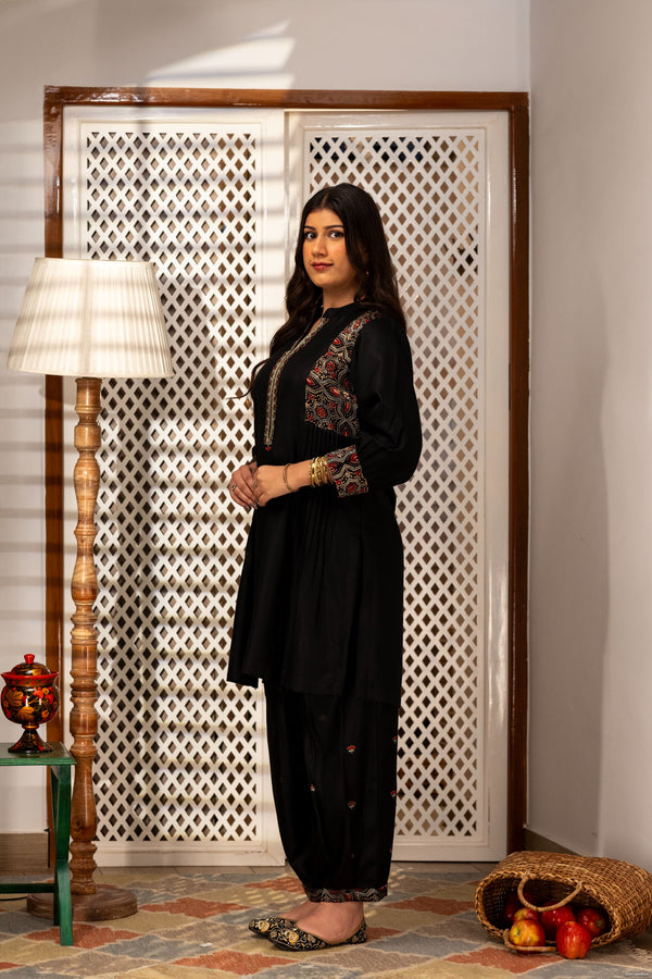 Raat Ajrak Kurta Set hover