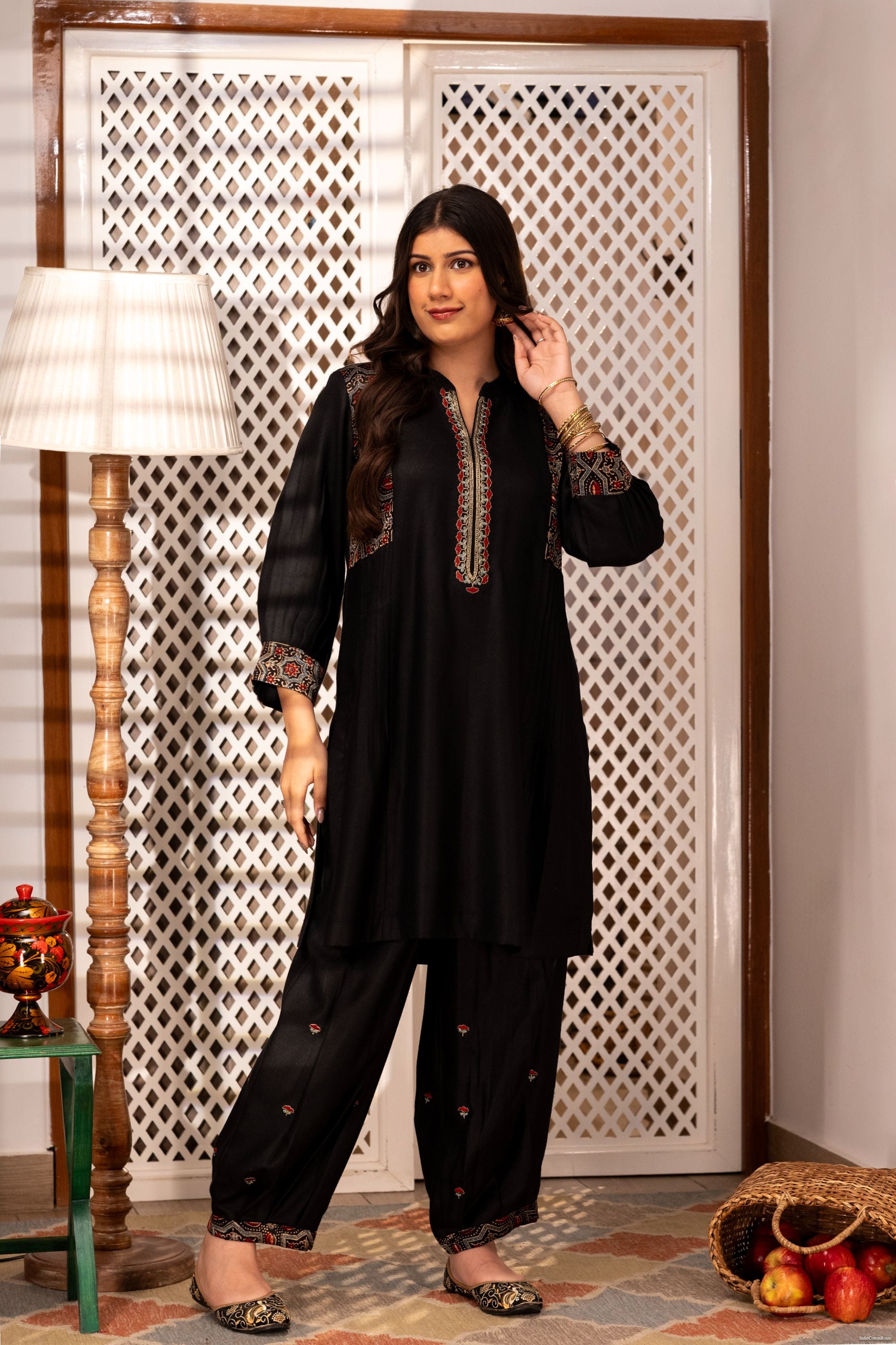 Raat Ajrak Kurta Set