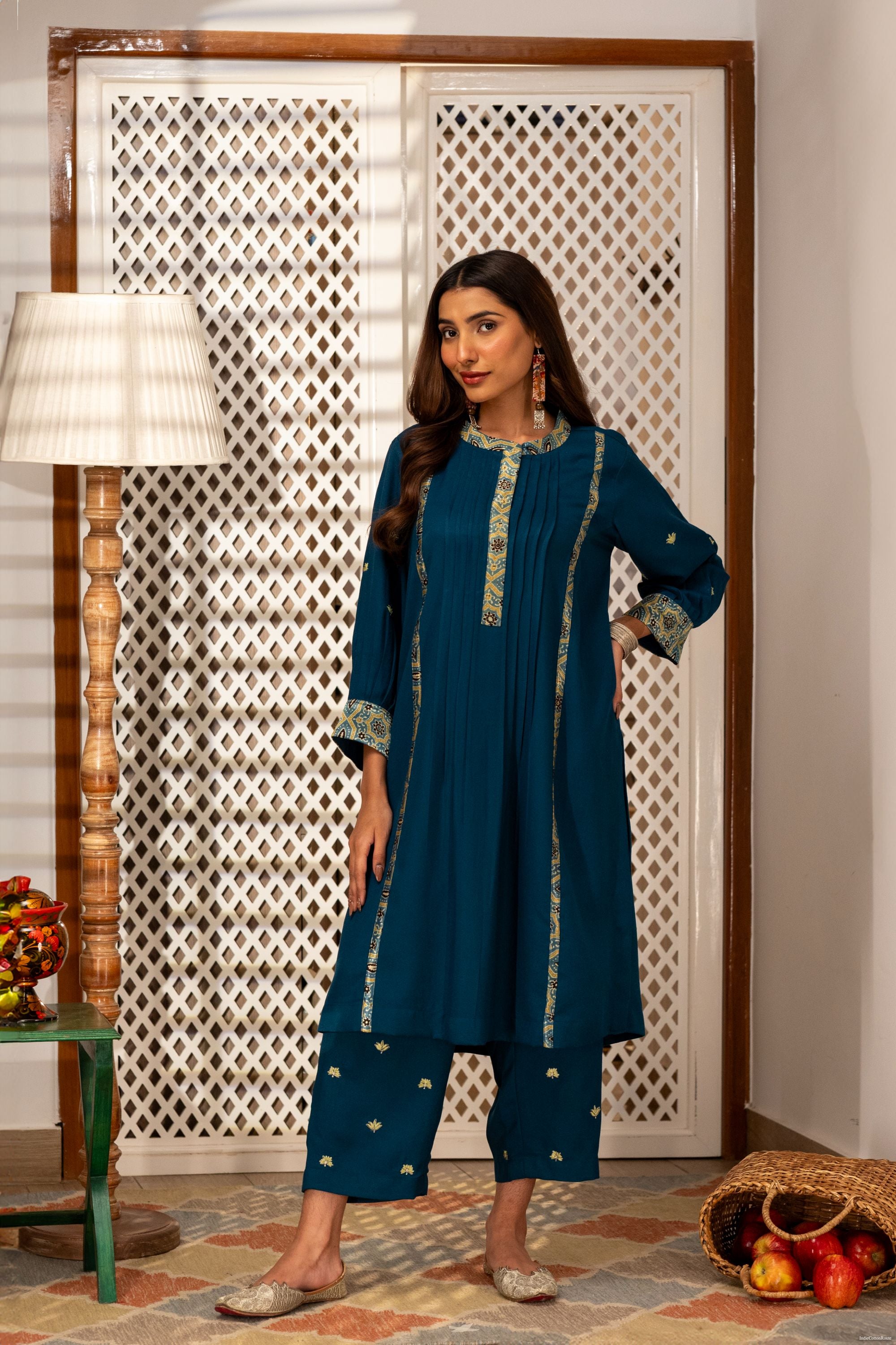 Aabroo Ajrak Kurta Set