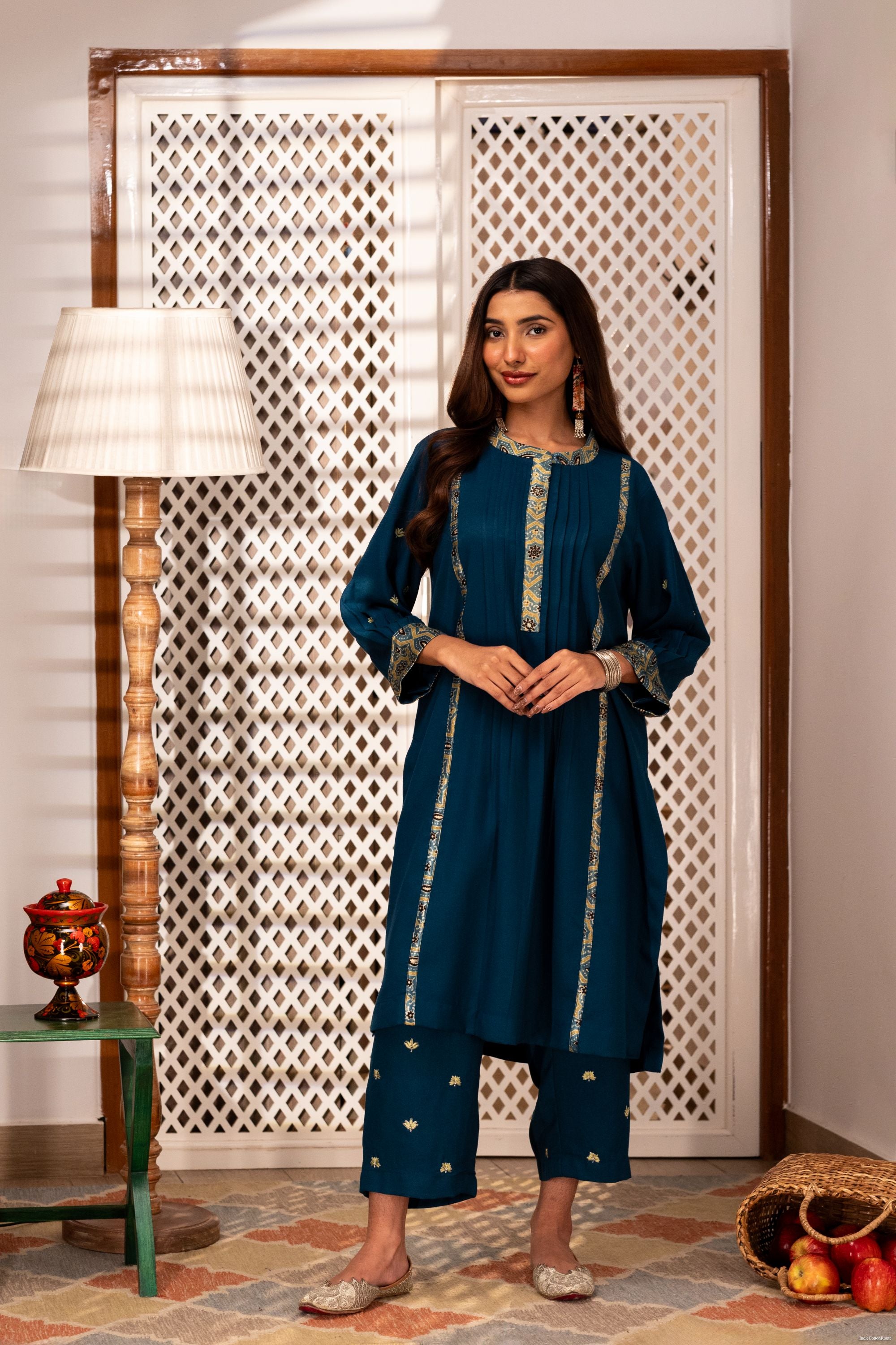 Aabroo Ajrak Kurta Set