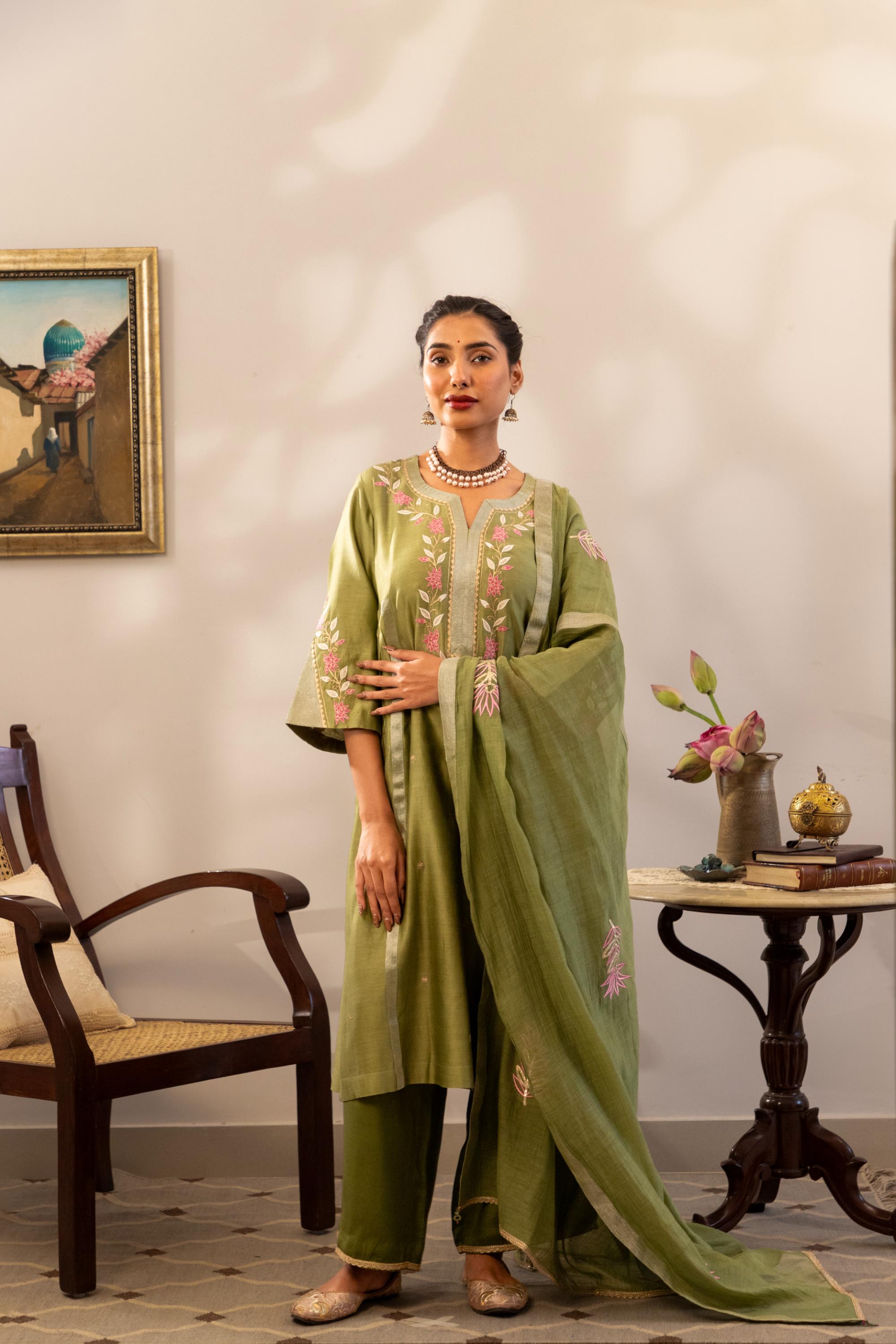 Neem Kamal Kurta Set