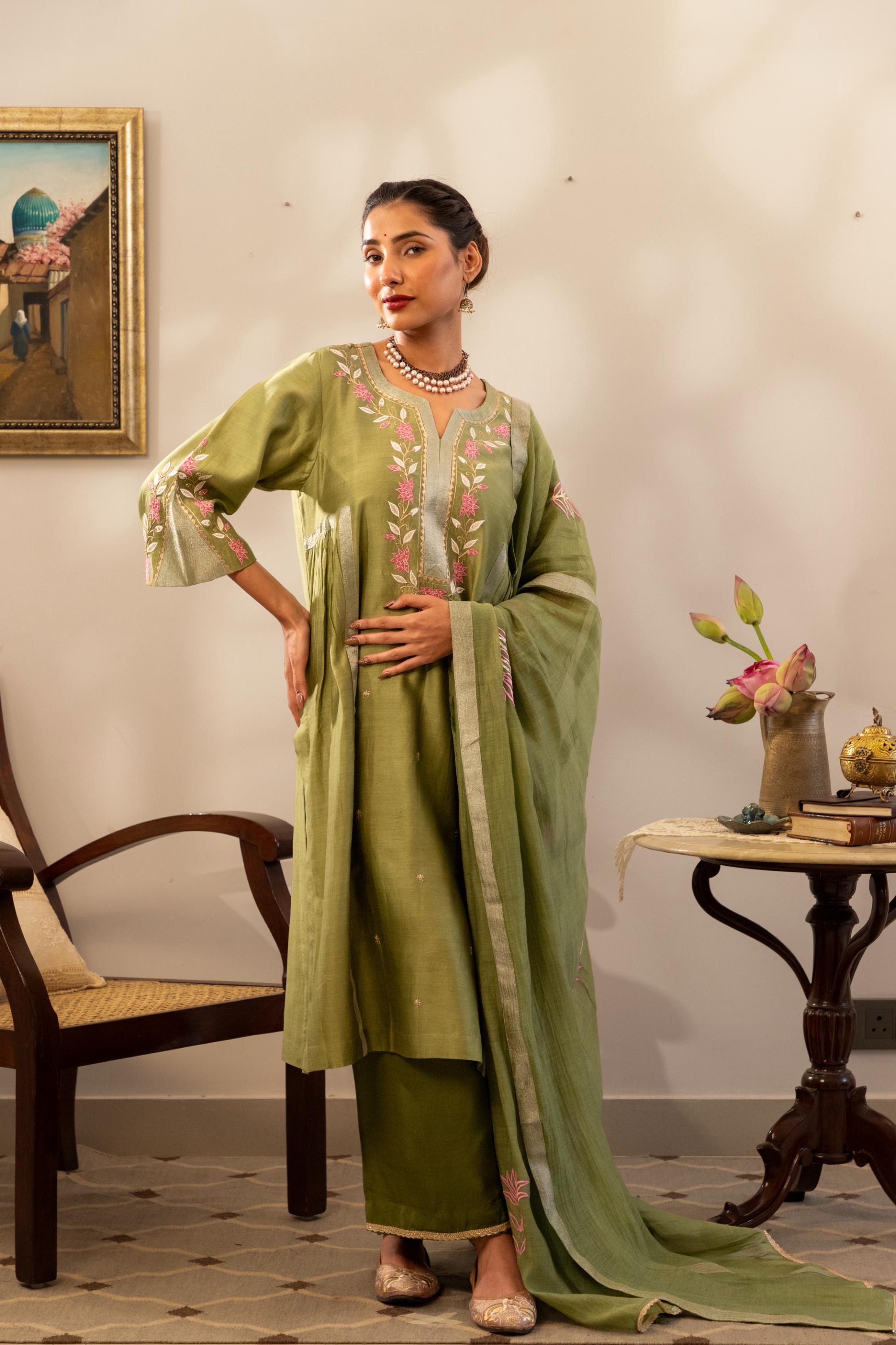 Neem Kamal Kurta Set