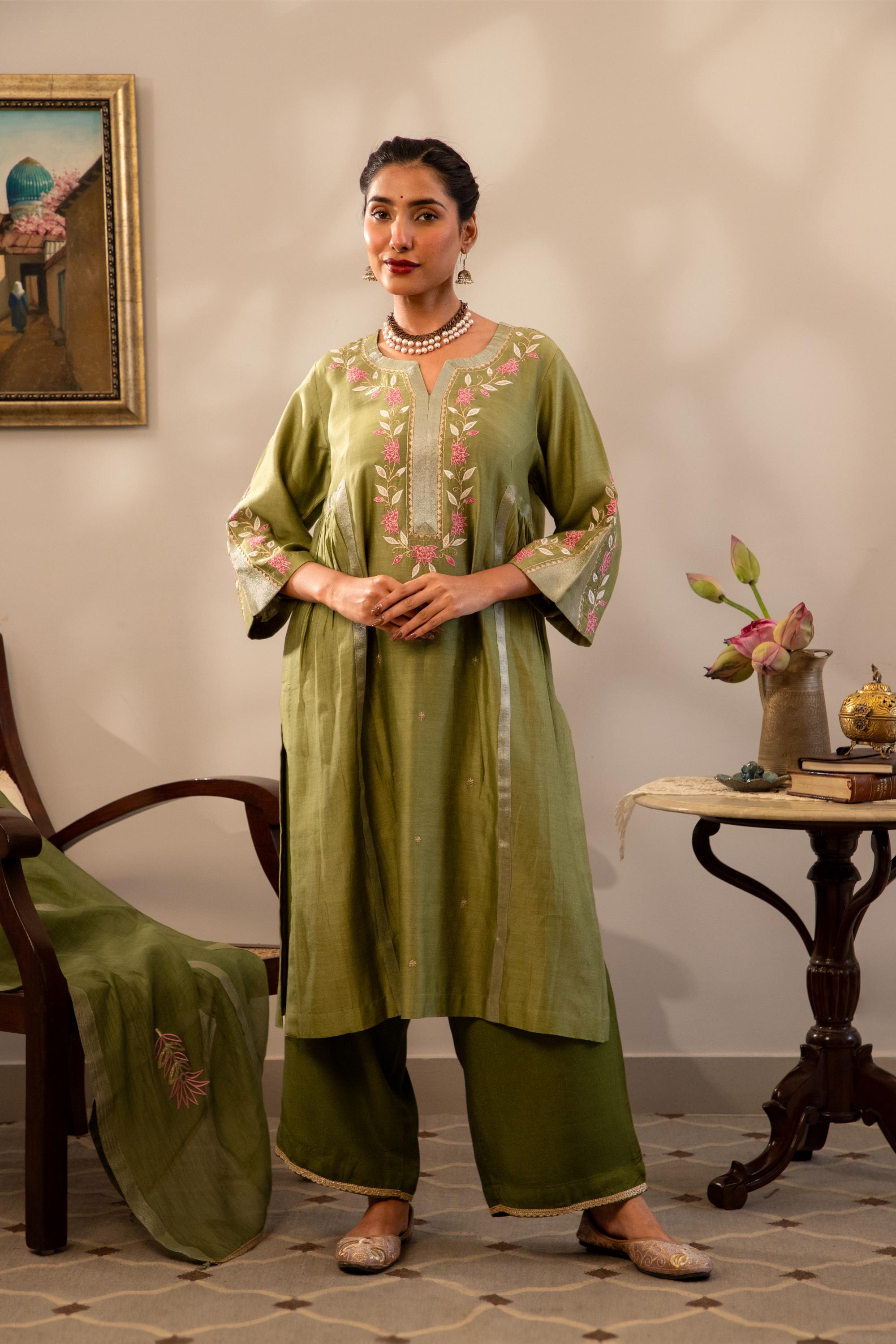 Neem Kamal Kurta Set