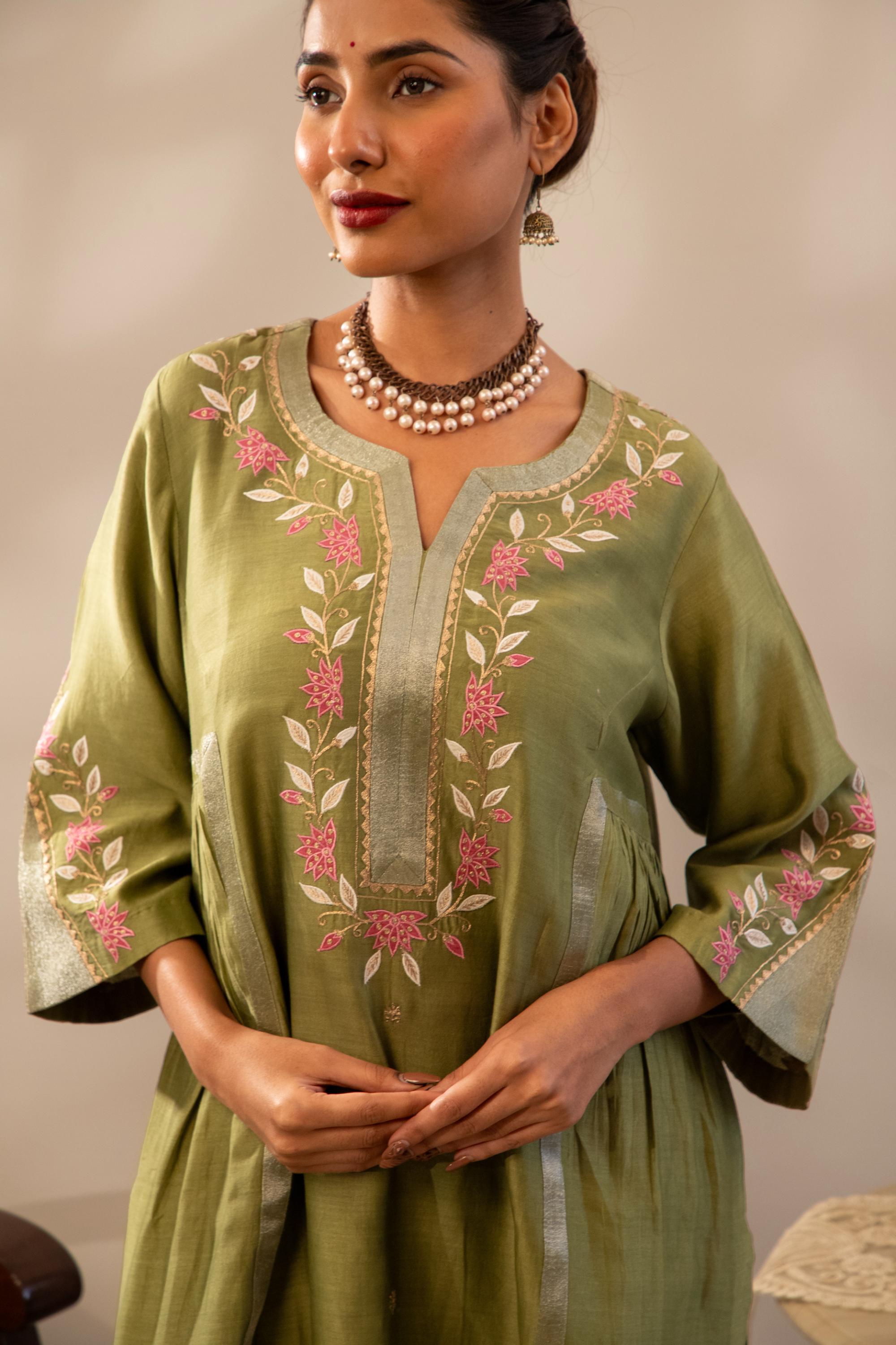 Neem Kamal Kurta Set