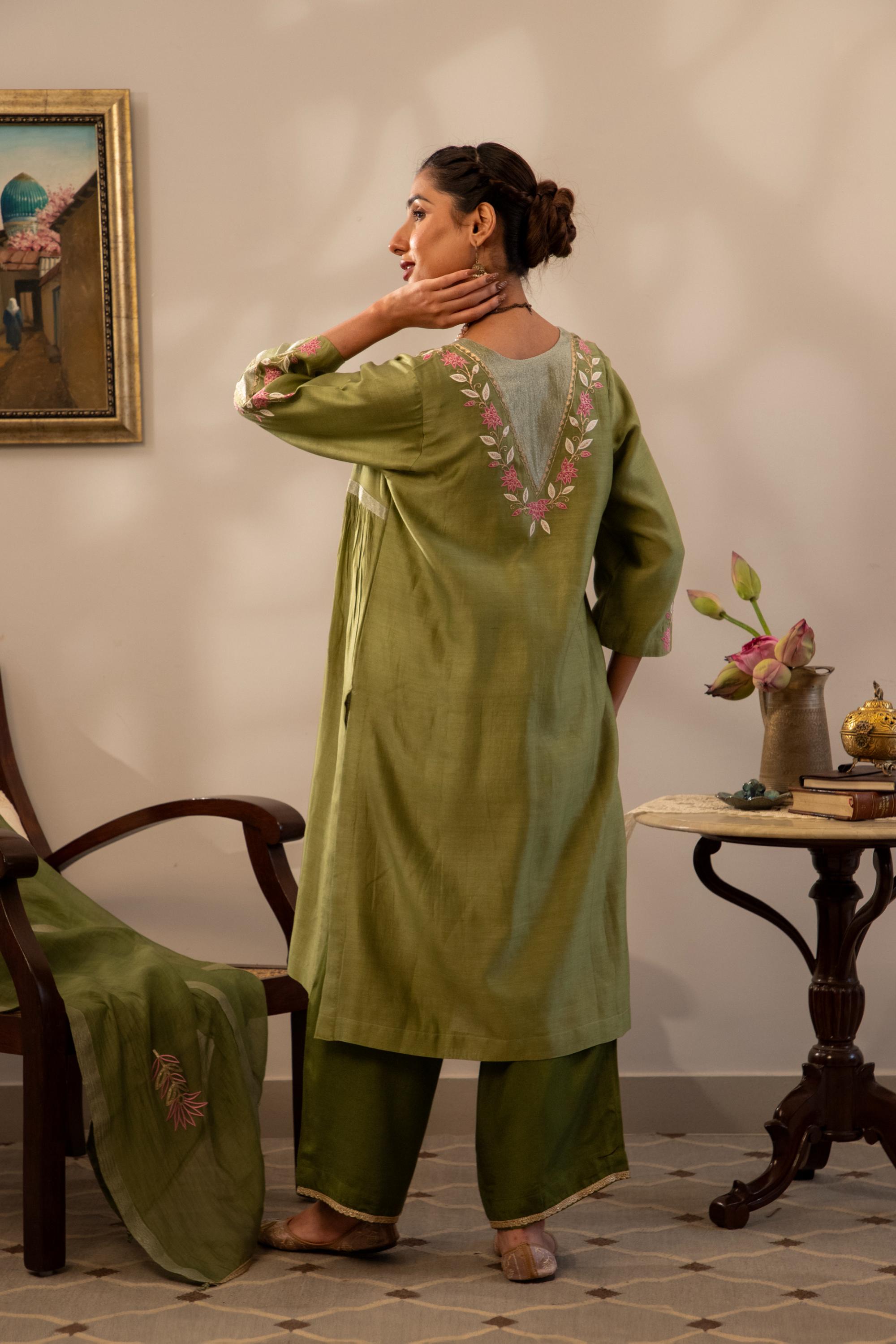 Neem Kamal Kurta Set