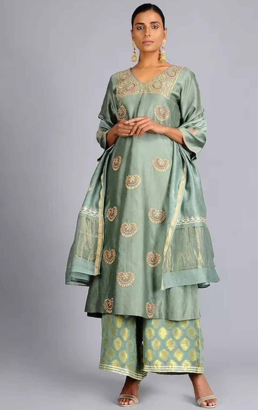 Green Chanderi silk embroidered suit (set of 3)